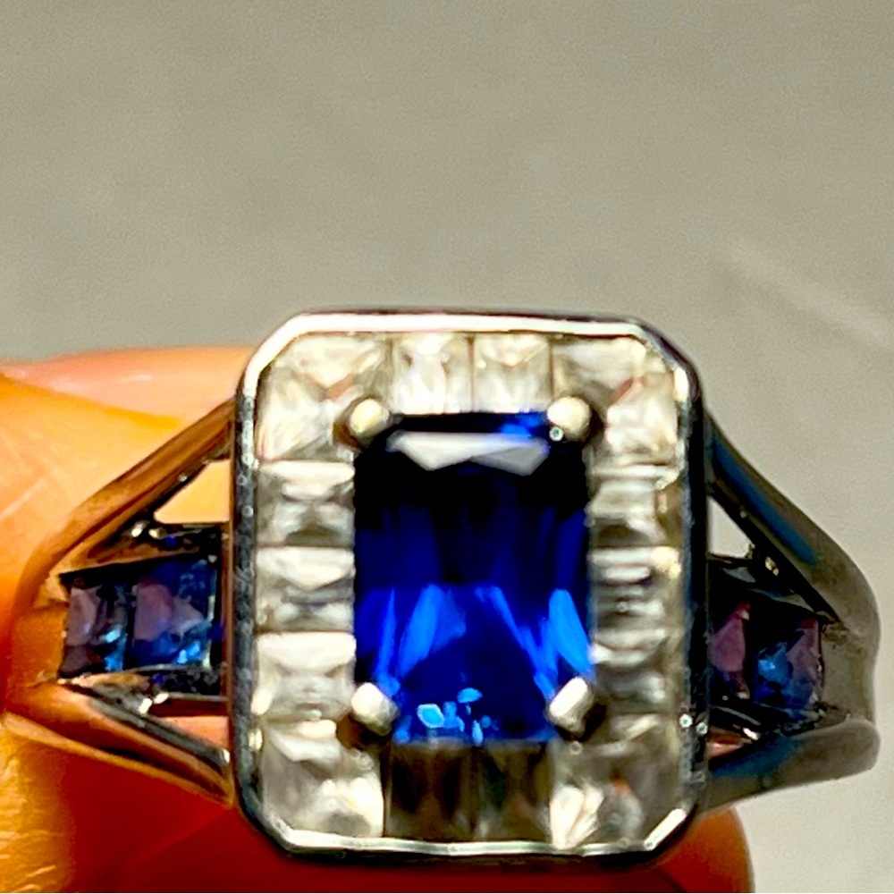 Beautiful Genuine Sapphire in a white gold ring.